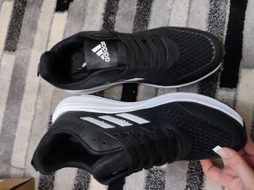 Patike: Adidas, 45, bоја - Crna