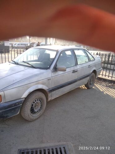 Volkswagen: Volkswagen Passat: 1988 г., 1.8 л, Механика, Бензин, Седан