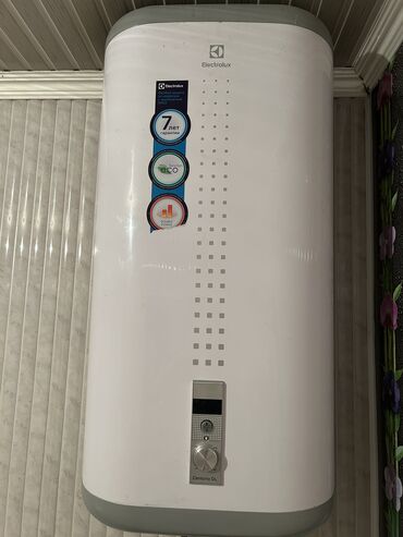 Водонагреватели: Водонагреватель Electrolux 100 л, Встраиваемый, Эмалированная сталь