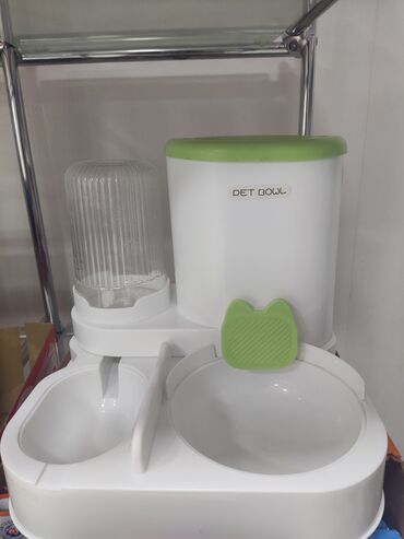 İtlər: Su və yem təknəsi