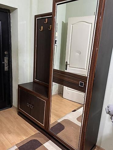 işlənmiş skaflar: İşlənmiş, 1 qapı, Güzgülü, Qəhvəyi, Açılan, Düz dolab — 1