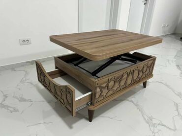 Stolovi: Dostupne su 4 boje, Dimenzije stola su 60x90, a kada se rasklopi — 4