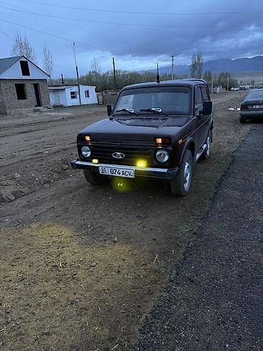 Унаа сатуу: ВАЗ (ЛАДА) 4x4 Niva: 2007 г., 1.7 л, Кол менен иштөөчү, Бензин, Жол тандабас — 6
