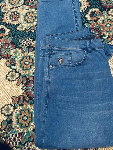 продаем джинсы: Джинсы цвет - Голубой