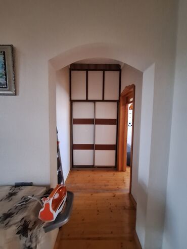 binədə kreditlə həyət evləri: 4 otaqlı, 1 kv. m, Yeni təmirli