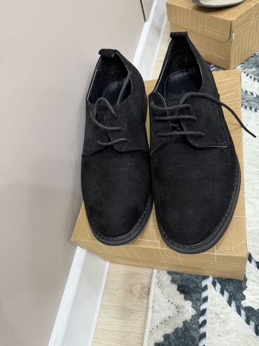 Кроссовки и спортивная обувь: Продаю кроссовки Размеры 39–40. Все оригиналы — 7