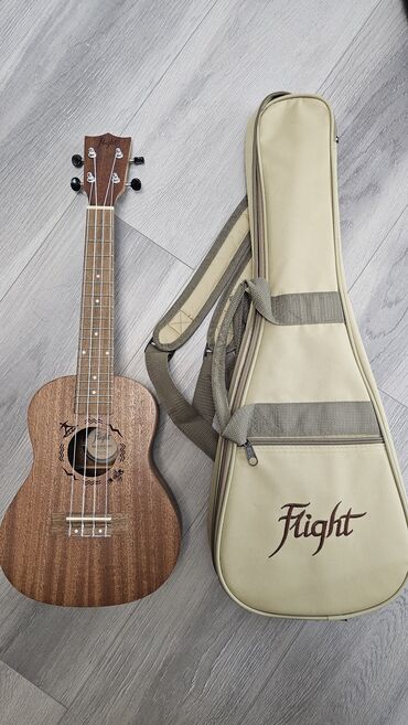 музыкальные инструменты для малышей: Продаю укулеле. flight nuc 310. 4500сом состояние отличное