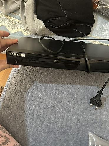 samsung ue49m5500: İki cihazdan ibarət dəst 1) Samsung DVD pleyer - Ön yükləməli disk — 4