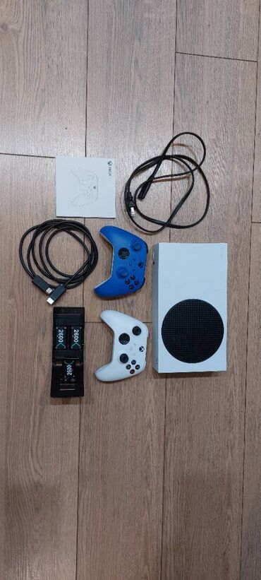 original xbox: Продаю XBOX Series S на 256 гб. В комплекте 2 геймпада, станция для