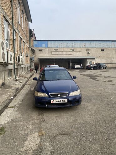 Honda: Honda Accord: 2000 г., 1.8 л, Механика, Бензин, Седан