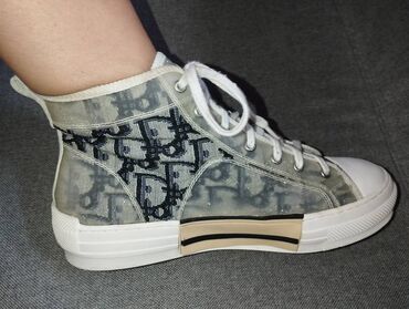 Women's Sneakers and athletic shoes: 37.5 na lalafo.rs — 21 Women's Sneakers and athletic shoes: 37.5 — 21