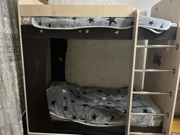 продам кровать двуспальную бу: Для девочки и мальчика, Б/у, Кровать, С матрасом, С выдвижными ящиками, ДСП