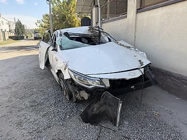 продаю аварийные машины: Kia K5: 2019 г., Газ — 2