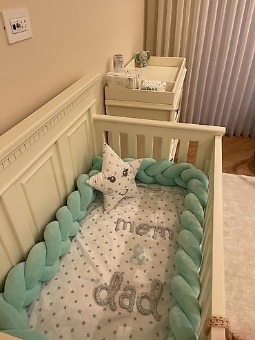 Beşiklər: Oğlan və qız üçün, İşlənmiş, Dördbucaq, Beşik, Dəst ilə, Matras ilə, Yellənmə mexanizmsiz — 6