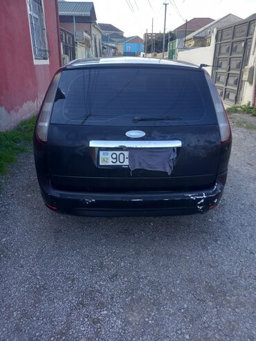 Ford: Ford Focus – universal (kombi) kuzov, qara rəng. Xarici: - Universal — 5