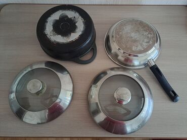 Сковородки: Антипригарные сковорода блестящая по 900 сомчерная уже продана. Яйца — 3