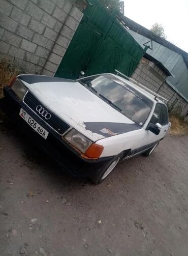 срочно срочно продаю машина: Audi 100: 1984 г., 2.2 л, Механика, Бензин, Седан
