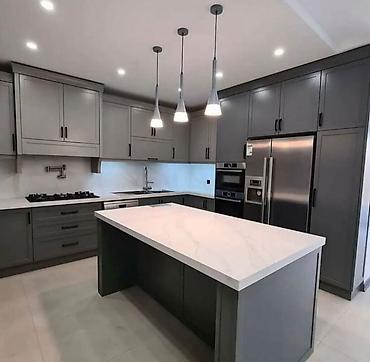 Кухонные гарнитуры: Кухонный гарнитур, цвет - Серый, МДФ — 51