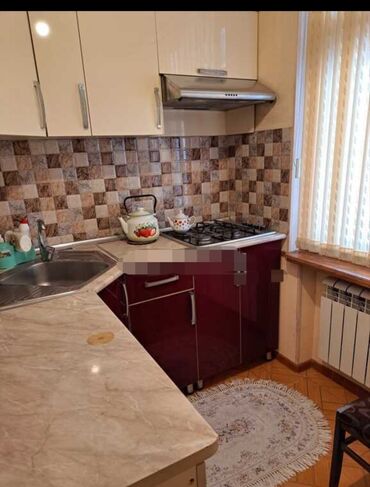 kiraye menziler: Nerimanov metrosunun cixisinda 5/4 de 2 otaq 45 kv esyali menzil