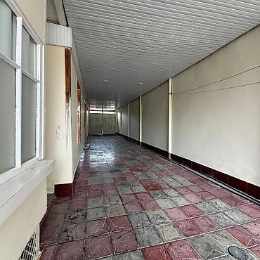 ağ şəhər: Gəncə şəhəri Nəriman Nərimanov pr 345.,yol kənarında yerləşir həyəti — 8