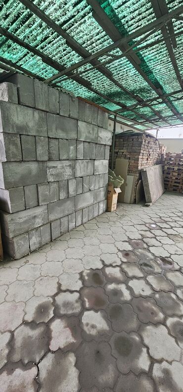 бетоный стойка: Пескоблок Гладкий, Стеновой