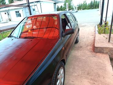 Volkswagen: Dördqapılı qara rəngli hetçbek model "Volkswagen Golf III" avtomobili — 15