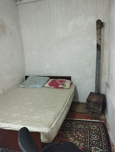 Otaqlar: Kirayə verilən kiçik otaqlı məkan – mətbəx guşəsi və yataq zonası ilə — 4