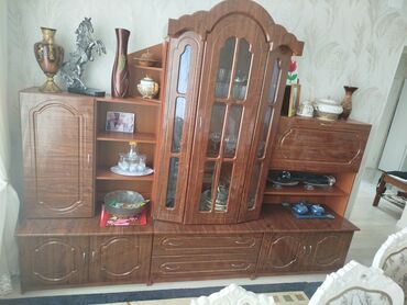 Гарнитуры для зала: Стенка (горка) Беларусь сатылат .
состояниясы жакшы