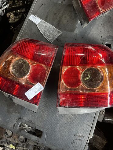 Системы освещения: Задний левый стоп-сигнал Toyota Б/у, Оригинал