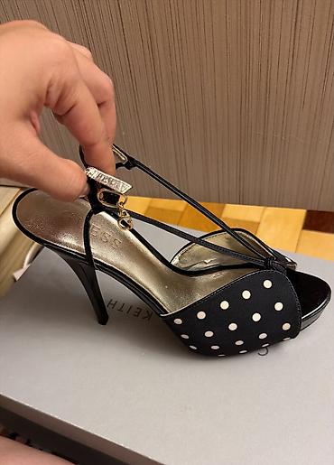 guess ranac: Qadın ayaqqabısı GUESS– hündürdaban sandal (1 dəfə geyinilib) - Rəng — 1
