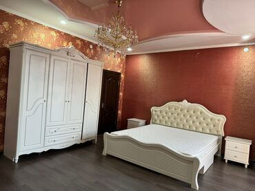 белорусский спальный гарнитур: Спальный гарнитур, Двуспальная кровать, Шкаф, Комод, цвет - Белый, Б/у