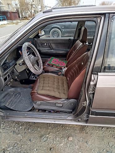 smart open: Mazda 626: 1989 г., 2 л, Механика, Бензин, Седан — 8