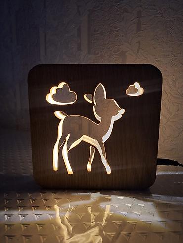 Şamdanlar: USB Güclü 3D LED Taxta İşıq İsti Musiqi Qeyd İşığı 3D İllüziya Lampası — 2