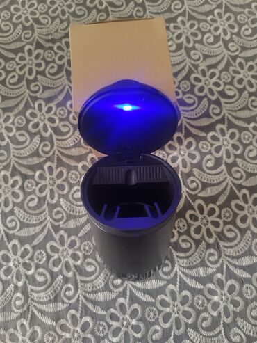 набор для ремонта лобового стекла: Avtomobil üçün külqabı — LED işıqlı, qapaqlı, stəkan tutacağına uyğun