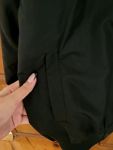 qara kurtkalar: Qara bomber gödəkcə - Klassik bomber kəsimi, yüngül izolyasiyalı - — 4