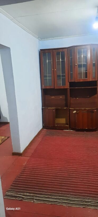 бишкек продаю дом село дордой 2: Уй Сатылат. Ул. Джамбула 92 Срочно 4 комната веременка 2 комната бания