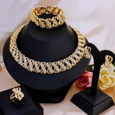 Setovi nakita: 2200 — 25