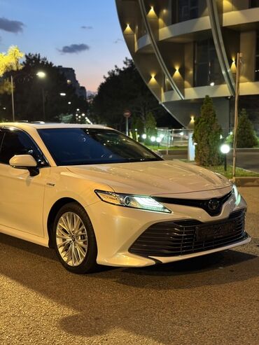 камри 2018: Toyota Camry: 2018 г., 2.5 л, Автомат, Гибрид, Седан