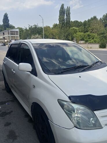 маленькая машина: Toyota ist: 2002 г., 1.5 л, Автомат, Бензин, Хетчбек