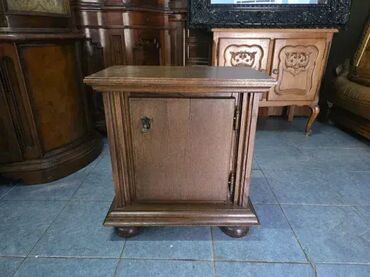 Stilske komode: Komoda u odlicnom stanju. Visina 60 cm Dubina 35 cm Sirina 58 cm na lalafo.rs — 10 Stilske komode: Komoda u odlicnom stanju. Visina 60 cm Dubina 35 cm Sirina 58 cm — 10