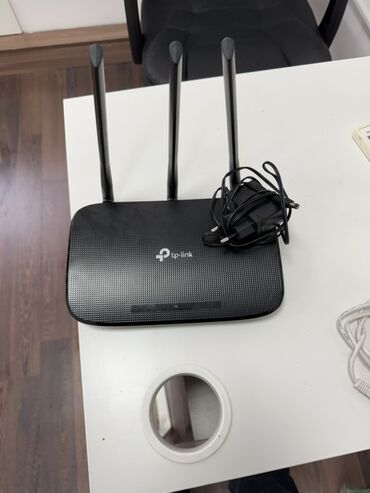 акустические системы tp link: Wi‑Fi роутер TP‑Link с тремя внешними антеннами и блоком питания в