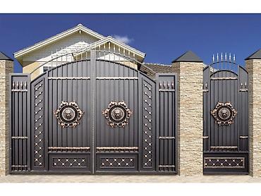 Распашные ворота: Современные уличные ворота и калитки из металлических панелей - Тип — 16