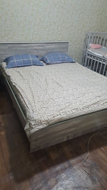 кровать бу ош: Продаётся Спальная кровать. 
Состояние хорошее. 
6000 сом