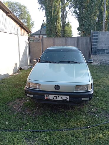 Volkswagen: Volkswagen Passat: 1990 г., 1.8 л, Механика, Бензин, Седан