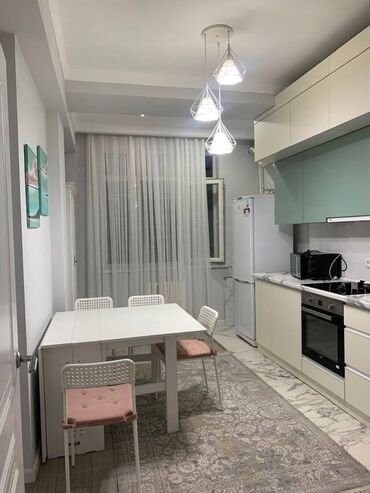 сдается 2 комнатная квартира в джале: 2 бөлмө, 75 кв. м, Элитка, 12 кабат, Евроремонт