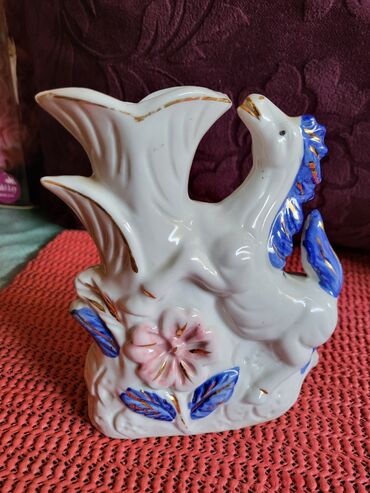 Figurice i makete: Figura,vaza nova,vintaz,porcelanska. Visina. 13cm — 1
