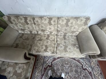 двухяросный диван: Диван-кровать, цвет - Бежевый, Б/у