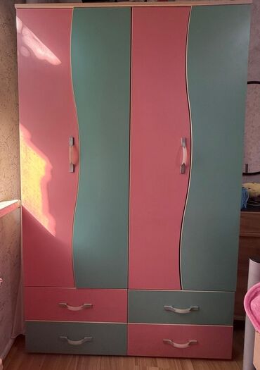 adam şəkilləri: Для девочки и мальчика, 4 двери, Распашной, Прямой шкаф