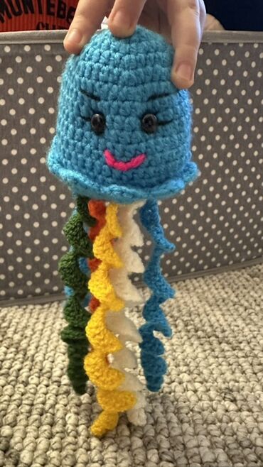 Oyuncaqlar: Müxtəlif qiymətlərə 5-15 azn arası yumşaq plyuş oyuncaqlar Təsvir: - — 10