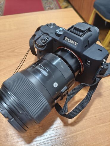 скупка камер: Продается Sony A7 Mark III с объективом Sigma ART 35mm F1.4, затвор